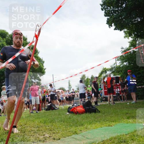 21.06.2026 - 29. Vierlanden-Triathlon LAZAROV Photography http://msf.ph/oto/9842196 21.06.2026 13:32:35 Schwimmen 1214 meine-sportfotos.de