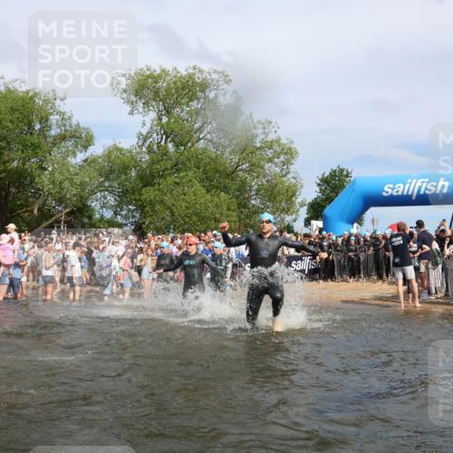 21.06.2026 - Viking Triathlon Michael Strokosch http://msf.ph/oto/9842428 21.06.2026 10:03:27 Schwimmen 53, 58, 84, 118, 143, 202, 251, 303, 328, 364, 419, 423, 455, 457, 487, 556, 656, 667 meine-sportfotos.de