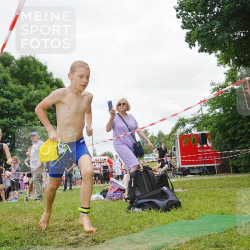 21.06.2026 - 29. Vierlanden-Triathlon LAZAROV Photography http://msf.ph/oto/9842576 21.06.2026 15:02:07 Schwimmen  meine-sportfotos.de
