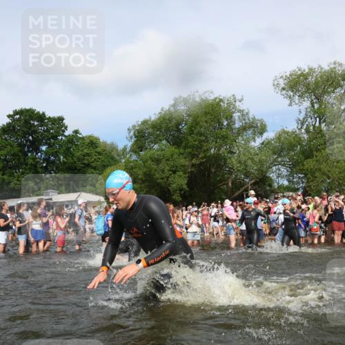 21.06.2026 - Viking Triathlon Michael Strokosch http://msf.ph/oto/9842799 21.06.2026 10:05:06 Schwimmen 165, 225, 296, 297, 301, 304, 318, 350, 370, 442, 461, 497, 516, 562, 650 meine-sportfotos.de