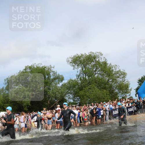 21.06.2026 - Viking Triathlon Michael Strokosch http://msf.ph/oto/9842939 21.06.2026 10:06:00 Schwimmen 91, 93, 147, 156, 173, 185, 259, 261, 273, 282, 405, 443, 498, 505, 563 meine-sportfotos.de