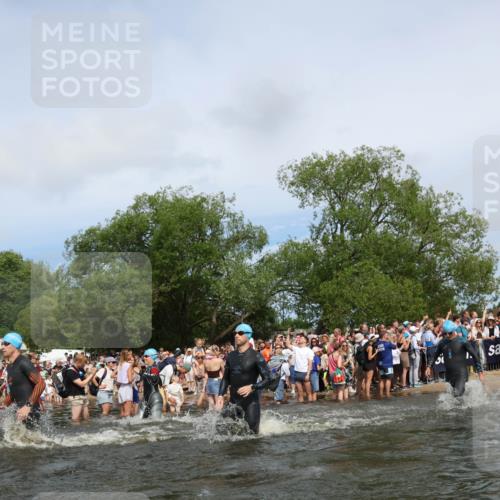 21.06.2026 - Viking Triathlon Michael Strokosch http://msf.ph/oto/9842940 21.06.2026 10:06:01 Schwimmen 91, 93, 147, 156, 173, 185, 259, 261, 273, 282, 405, 443, 498, 505, 563 meine-sportfotos.de