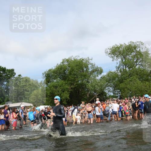 21.06.2026 - Viking Triathlon Michael Strokosch http://msf.ph/oto/9842943 21.06.2026 10:06:02 Schwimmen 91, 93, 147, 156, 173, 185, 259, 261, 273, 282, 405, 443, 498, 505, 563 meine-sportfotos.de
