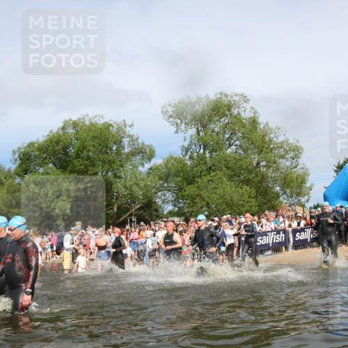 21.06.2026 - Viking Triathlon Michael Strokosch http://msf.ph/oto/9843080 21.06.2026 10:06:53 Schwimmen 54, 166, 245, 310, 449, 464, 495, 609, 615, 618, 638, 641, 668 meine-sportfotos.de
