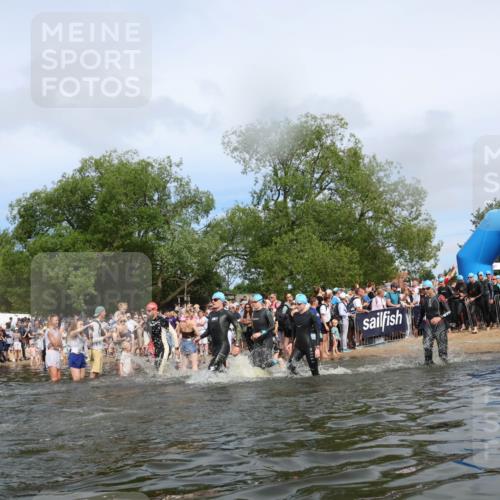 21.06.2026 - Viking Triathlon Michael Strokosch http://msf.ph/oto/9843318 21.06.2026 10:08:30 Schwimmen 48, 133, 168, 192, 207, 222, 254, 317, 322, 354, 375, 376, 571, 613, 629 meine-sportfotos.de