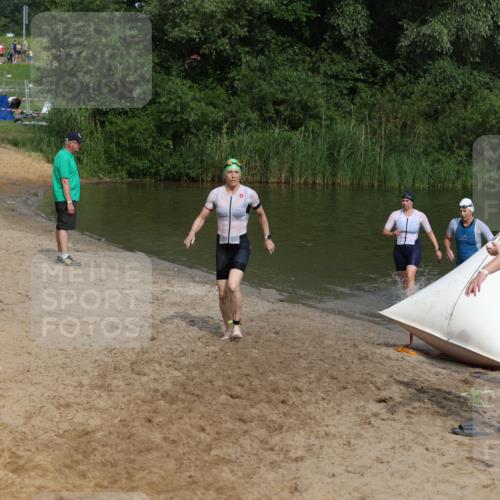 21.06.2026 - 29. Vierlanden-Triathlon Andreas Tolksdorf http://msf.ph/oto/9846756 21.06.2026 09:14:53 Schwimmen 248, 294 meine-sportfotos.de