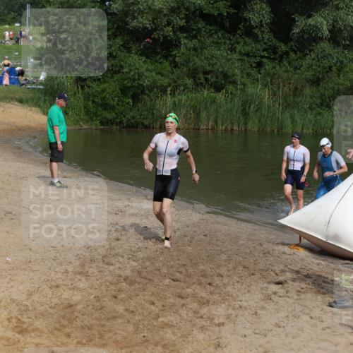 21.06.2026 - 29. Vierlanden-Triathlon Andreas Tolksdorf http://msf.ph/oto/9846772 21.06.2026 09:14:53 Schwimmen 248, 294 meine-sportfotos.de