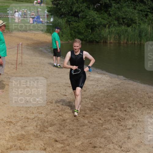 21.06.2026 - 29. Vierlanden-Triathlon Andreas Tolksdorf http://msf.ph/oto/9847023 21.06.2026 09:16:28 Schwimmen 236, 243, 277 meine-sportfotos.de