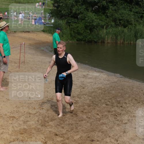 21.06.2026 - 29. Vierlanden-Triathlon Andreas Tolksdorf http://msf.ph/oto/9847053 21.06.2026 09:16:29 Schwimmen 243, 277 meine-sportfotos.de