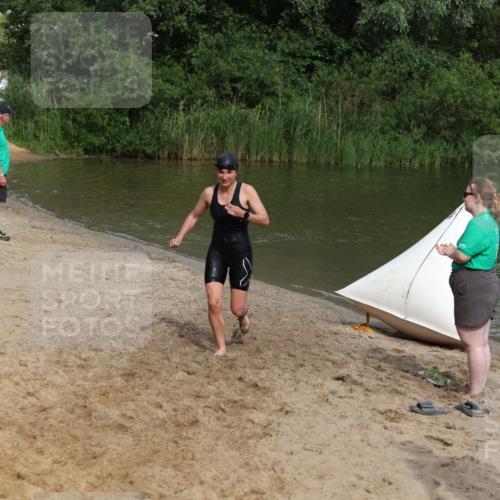 21.06.2026 - 29. Vierlanden-Triathlon Andreas Tolksdorf http://msf.ph/oto/9847325 21.06.2026 09:18:21 Schwimmen 238, 276 meine-sportfotos.de
