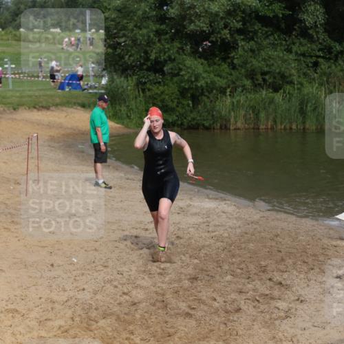 21.06.2026 - 29. Vierlanden-Triathlon Andreas Tolksdorf http://msf.ph/oto/9847398 21.06.2026 09:18:52 Schwimmen 225, 246 meine-sportfotos.de