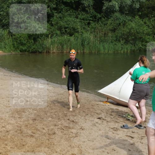 21.06.2026 - 29. Vierlanden-Triathlon Andreas Tolksdorf http://msf.ph/oto/9847432 21.06.2026 09:18:55 Schwimmen 225, 246 meine-sportfotos.de