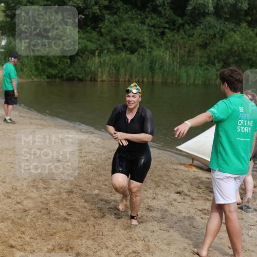 21.06.2026 - 29. Vierlanden-Triathlon Andreas Tolksdorf http://msf.ph/oto/9847591 21.06.2026 09:19:34 Schwimmen 295 meine-sportfotos.de