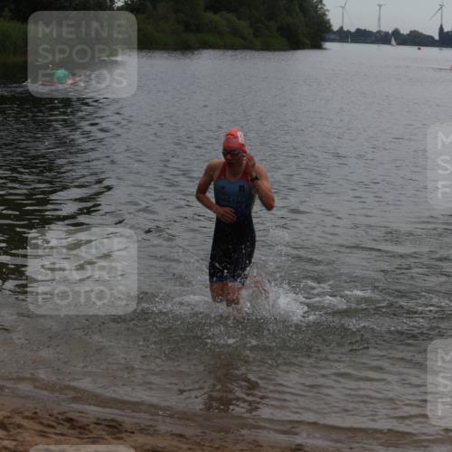 21.06.2026 - 29. Vierlanden-Triathlon Andreas Tolksdorf http://msf.ph/oto/9847911 21.06.2026 09:52:18 Schwimmen 370, 375 meine-sportfotos.de