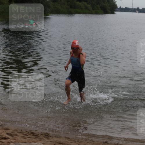 21.06.2026 - 29. Vierlanden-Triathlon Andreas Tolksdorf http://msf.ph/oto/9847934 21.06.2026 09:52:18 Schwimmen 370, 375 meine-sportfotos.de