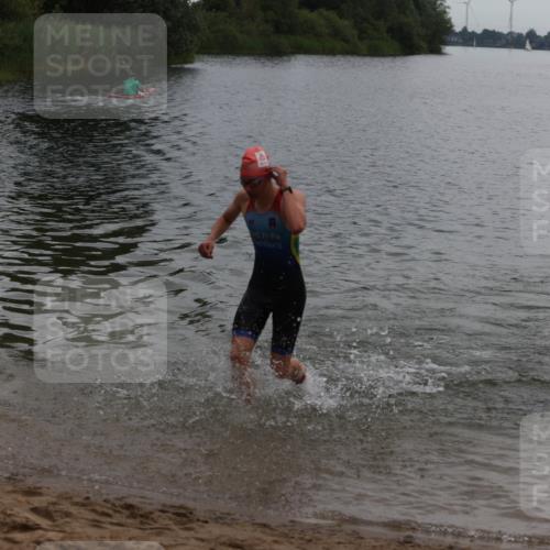 21.06.2026 - 29. Vierlanden-Triathlon Andreas Tolksdorf http://msf.ph/oto/9847950 21.06.2026 09:52:18 Schwimmen 370, 375 meine-sportfotos.de