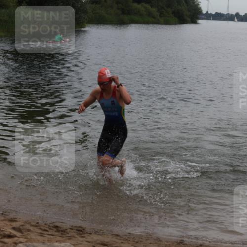21.06.2026 - 29. Vierlanden-Triathlon Andreas Tolksdorf http://msf.ph/oto/9847960 21.06.2026 09:52:18 Schwimmen 370, 375 meine-sportfotos.de
