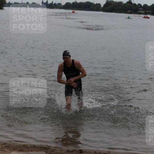 21.06.2026 - 29. Vierlanden-Triathlon Andreas Tolksdorf http://msf.ph/oto/9848002 21.06.2026 09:52:34 Schwimmen 364 meine-sportfotos.de