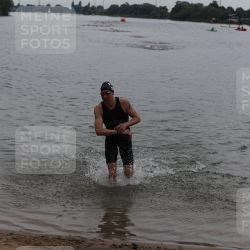 21.06.2026 - 29. Vierlanden-Triathlon Andreas Tolksdorf http://msf.ph/oto/9848012 21.06.2026 09:52:34 Schwimmen 364 meine-sportfotos.de