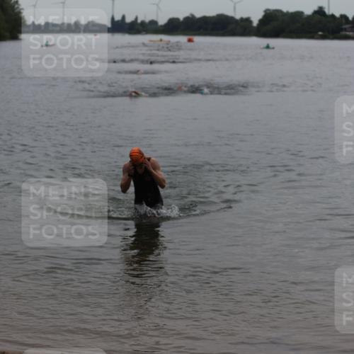 21.06.2026 - 29. Vierlanden-Triathlon Andreas Tolksdorf http://msf.ph/oto/9848030 21.06.2026 09:53:37 Schwimmen 390 meine-sportfotos.de