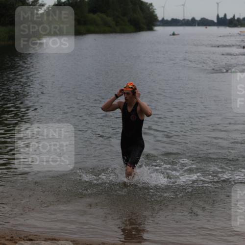 21.06.2026 - 29. Vierlanden-Triathlon Andreas Tolksdorf http://msf.ph/oto/9848067 21.06.2026 09:53:39 Schwimmen 390 meine-sportfotos.de