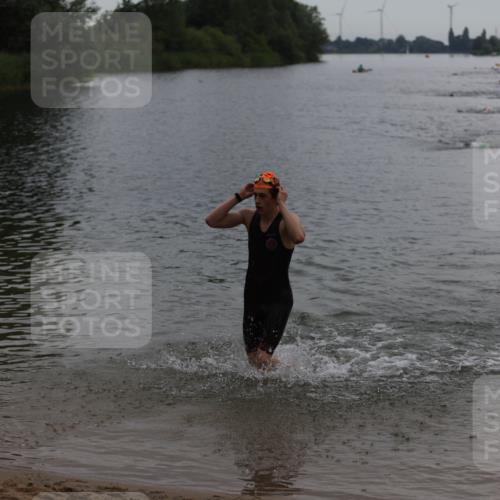 21.06.2026 - 29. Vierlanden-Triathlon Andreas Tolksdorf http://msf.ph/oto/9848072 21.06.2026 09:53:39 Schwimmen 390 meine-sportfotos.de