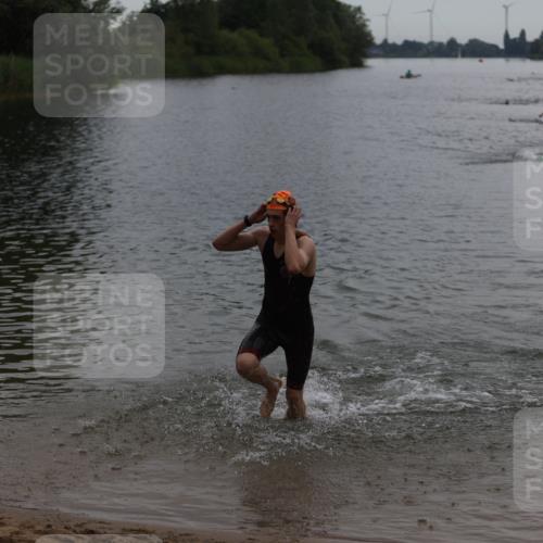 21.06.2026 - 29. Vierlanden-Triathlon Andreas Tolksdorf http://msf.ph/oto/9848082 21.06.2026 09:53:39 Schwimmen 390 meine-sportfotos.de