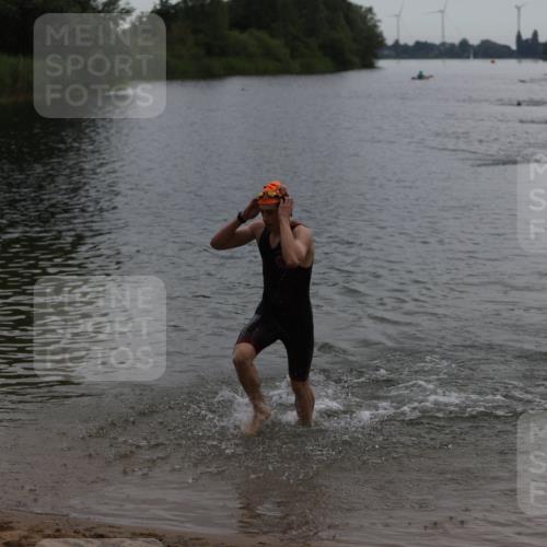 21.06.2026 - 29. Vierlanden-Triathlon Andreas Tolksdorf http://msf.ph/oto/9848087 21.06.2026 09:53:39 Schwimmen 390 meine-sportfotos.de