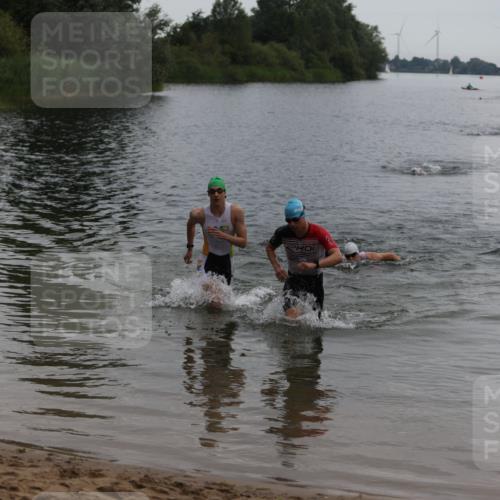 21.06.2026 - 29. Vierlanden-Triathlon Andreas Tolksdorf http://msf.ph/oto/9848116 21.06.2026 09:54:07 Schwimmen 311, 335, 378, 382 meine-sportfotos.de