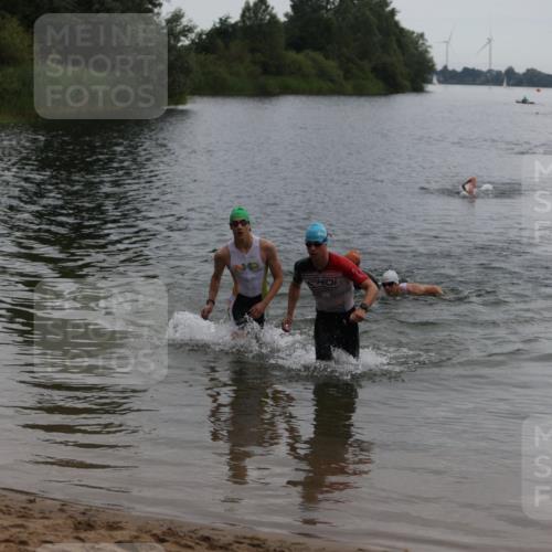 21.06.2026 - 29. Vierlanden-Triathlon Andreas Tolksdorf http://msf.ph/oto/9848125 21.06.2026 09:54:07 Schwimmen 311, 335, 378, 382 meine-sportfotos.de