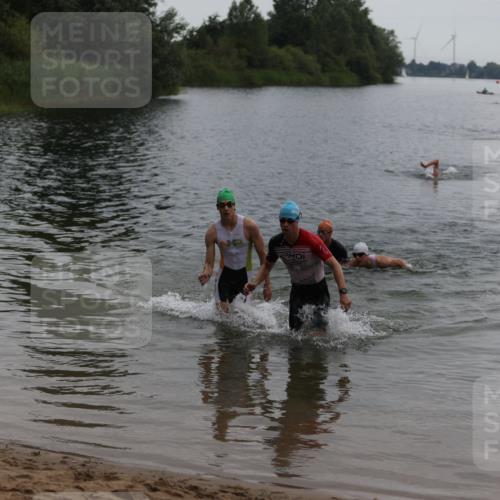 21.06.2026 - 29. Vierlanden-Triathlon Andreas Tolksdorf http://msf.ph/oto/9848128 21.06.2026 09:54:07 Schwimmen 311, 335, 378, 382 meine-sportfotos.de