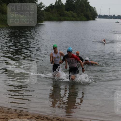 21.06.2026 - 29. Vierlanden-Triathlon Andreas Tolksdorf http://msf.ph/oto/9848133 21.06.2026 09:54:07 Schwimmen 311, 335, 378, 382 meine-sportfotos.de