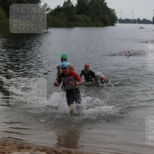 21.06.2026 - 29. Vierlanden-Triathlon Andreas Tolksdorf http://msf.ph/oto/9848141 21.06.2026 09:54:08 Schwimmen 311, 335, 378, 382 meine-sportfotos.de