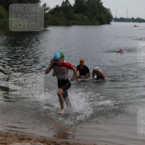 21.06.2026 - 29. Vierlanden-Triathlon Andreas Tolksdorf http://msf.ph/oto/9848155 21.06.2026 09:54:08 Schwimmen 311, 335, 378, 382 meine-sportfotos.de