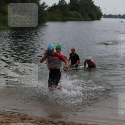 21.06.2026 - 29. Vierlanden-Triathlon Andreas Tolksdorf http://msf.ph/oto/9848164 21.06.2026 09:54:08 Schwimmen 311, 335, 378, 382 meine-sportfotos.de