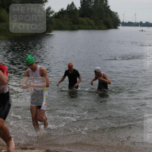 21.06.2026 - 29. Vierlanden-Triathlon Andreas Tolksdorf http://msf.ph/oto/9848179 21.06.2026 09:54:09 Schwimmen 311, 335, 378, 382 meine-sportfotos.de