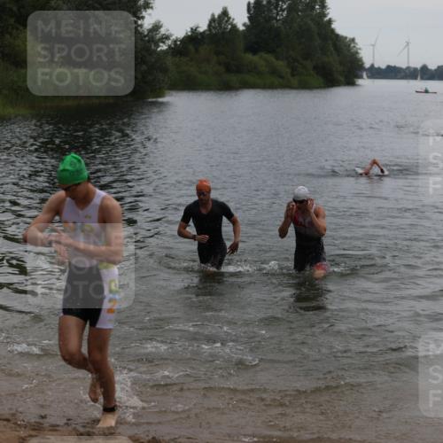 21.06.2026 - 29. Vierlanden-Triathlon Andreas Tolksdorf http://msf.ph/oto/9848206 21.06.2026 09:54:10 Schwimmen 311, 335, 378, 382 meine-sportfotos.de