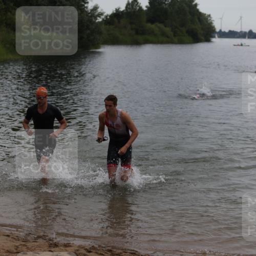 21.06.2026 - 29. Vierlanden-Triathlon Andreas Tolksdorf http://msf.ph/oto/9848258 21.06.2026 09:54:12 Schwimmen 311, 335, 378, 382 meine-sportfotos.de