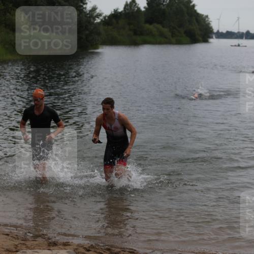 21.06.2026 - 29. Vierlanden-Triathlon Andreas Tolksdorf http://msf.ph/oto/9848263 21.06.2026 09:54:12 Schwimmen 311, 335, 378, 382 meine-sportfotos.de