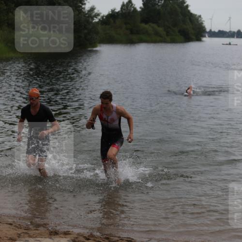 21.06.2026 - 29. Vierlanden-Triathlon Andreas Tolksdorf http://msf.ph/oto/9848270 21.06.2026 09:54:13 Schwimmen 311, 335, 378, 382 meine-sportfotos.de