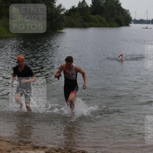 21.06.2026 - 29. Vierlanden-Triathlon Andreas Tolksdorf http://msf.ph/oto/9848274 21.06.2026 09:54:13 Schwimmen 311, 335, 378, 382 meine-sportfotos.de