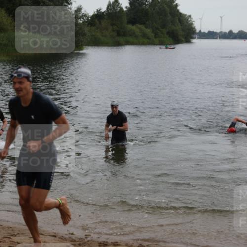 21.06.2026 - 29. Vierlanden-Triathlon Andreas Tolksdorf http://msf.ph/oto/9848392 21.06.2026 09:54:54 Schwimmen 324, 337, 339, 350, 362, 379 meine-sportfotos.de