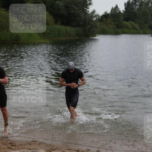21.06.2026 - 29. Vierlanden-Triathlon Andreas Tolksdorf http://msf.ph/oto/9848442 21.06.2026 09:54:57 Schwimmen 324, 337, 339, 350, 362, 367, 379 meine-sportfotos.de