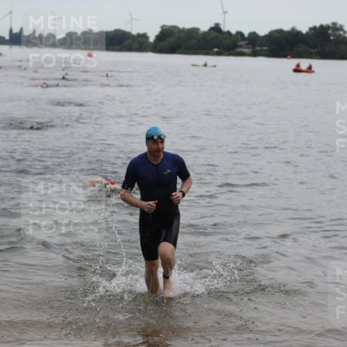 21.06.2026 - 29. Vierlanden-Triathlon Andreas Tolksdorf http://msf.ph/oto/9848502 21.06.2026 09:55:01 Schwimmen 324, 337, 350, 362, 367, 379 meine-sportfotos.de