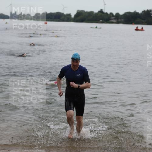 21.06.2026 - 29. Vierlanden-Triathlon Andreas Tolksdorf http://msf.ph/oto/9848532 21.06.2026 09:55:01 Schwimmen 324, 337, 350, 362, 367, 379 meine-sportfotos.de
