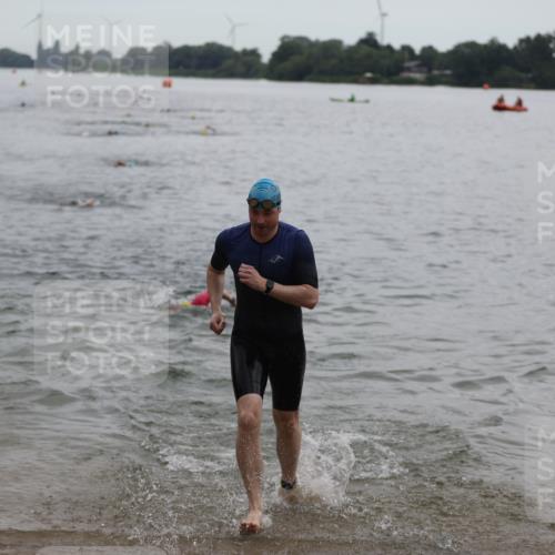21.06.2026 - 29. Vierlanden-Triathlon Andreas Tolksdorf http://msf.ph/oto/9848539 21.06.2026 09:55:01 Schwimmen 324, 337, 350, 362, 367, 379 meine-sportfotos.de