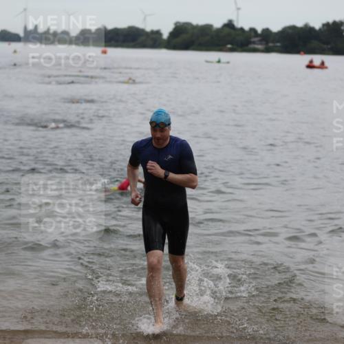 21.06.2026 - 29. Vierlanden-Triathlon Andreas Tolksdorf http://msf.ph/oto/9848543 21.06.2026 09:55:01 Schwimmen 324, 337, 350, 362, 367, 379 meine-sportfotos.de