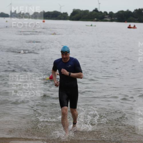 21.06.2026 - 29. Vierlanden-Triathlon Andreas Tolksdorf http://msf.ph/oto/9848545 21.06.2026 09:55:01 Schwimmen 324, 337, 350, 362, 367, 379 meine-sportfotos.de