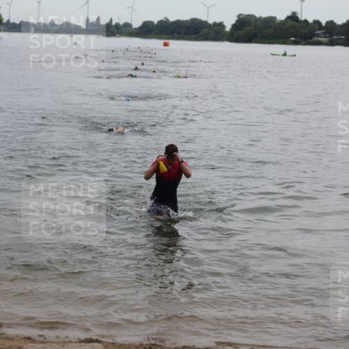 21.06.2026 - 29. Vierlanden-Triathlon Andreas Tolksdorf http://msf.ph/oto/9848576 21.06.2026 09:55:05 Schwimmen 324, 337, 367, 379 meine-sportfotos.de