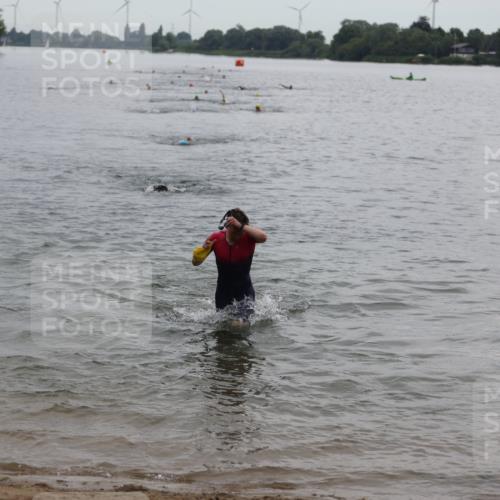 21.06.2026 - 29. Vierlanden-Triathlon Andreas Tolksdorf http://msf.ph/oto/9848606 21.06.2026 09:55:06 Schwimmen 324, 337, 367, 379 meine-sportfotos.de